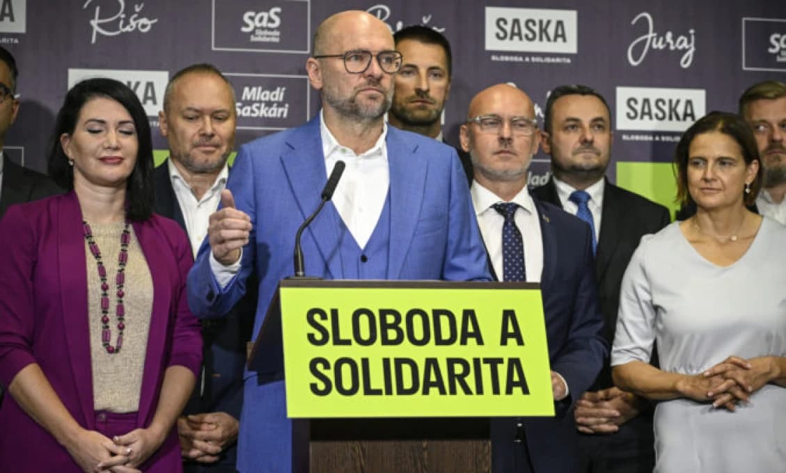 SASKA BLÚZNI: Masaker v Moskve? HOAX! DEZINFORMÁCIA! To len Fico s Pellem majú namále