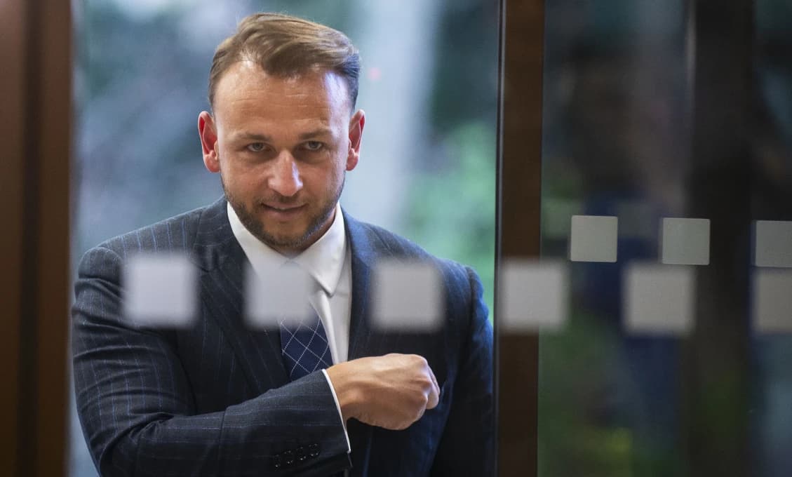 Minister Šutaj Eštok sa bude spovedať až o týždeň