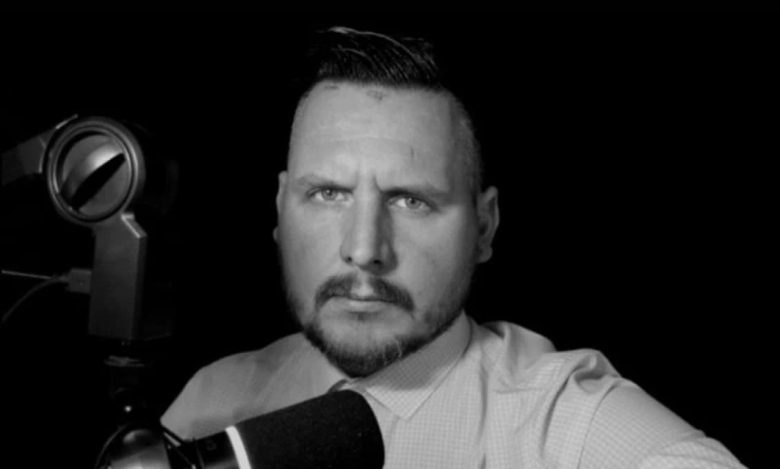 Obaja spravili to isté gesto. Kollár je extrémista, Sabo sedí v parlamente (VIDEO)