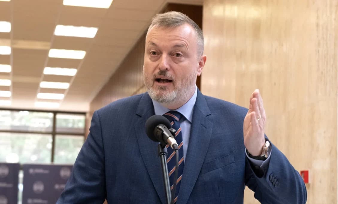 Idú eurovoľby, kope aj Krajniak. Ani vy už neviete, kto to je?