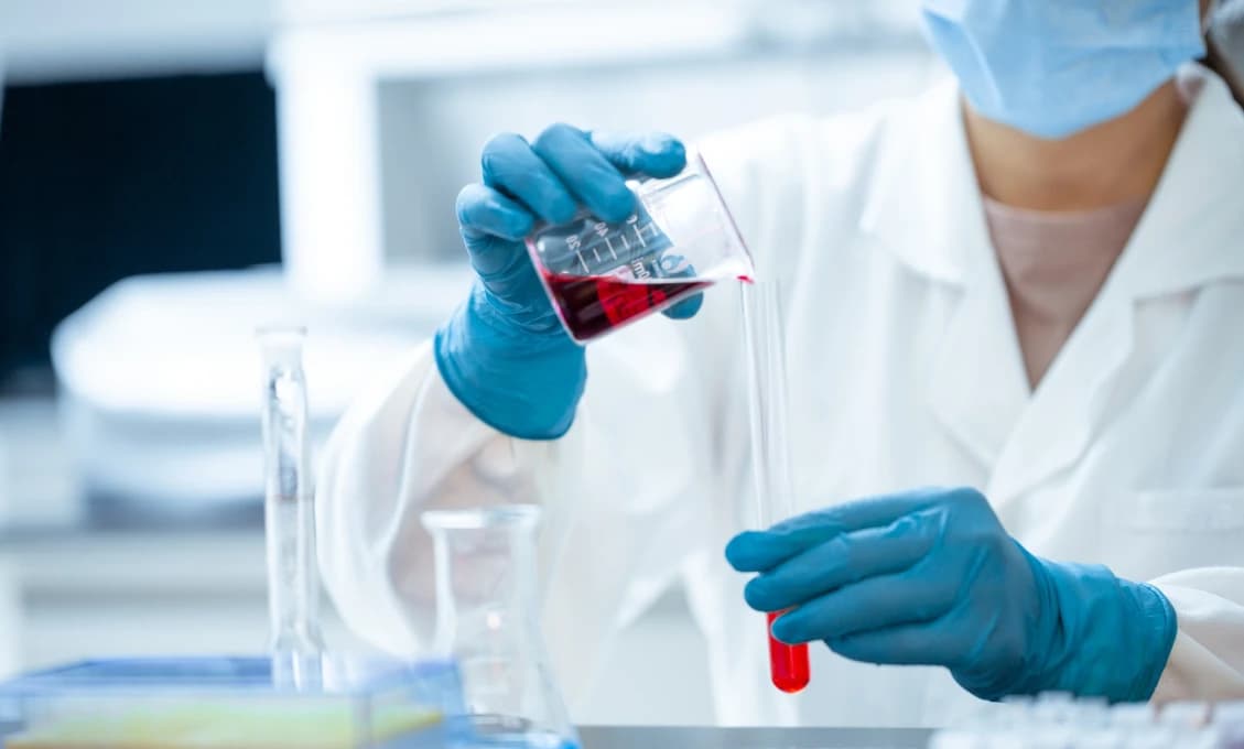 Nové laboratórium pri Prahe. Prečo sú Česi pobúrení?