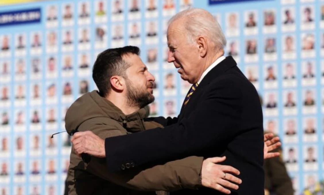 Zelenskyj asi žiarli. Vyzýva Západ na rovnaký meter