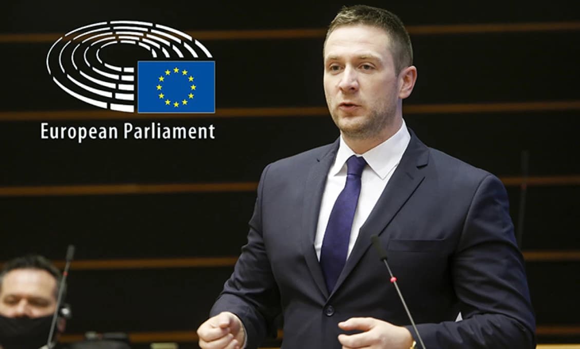 Milan Uhrík si podal Luciu Ďuriš Nicholson (VIDEO)