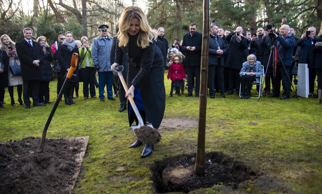 Prezidentka opäť sadila stromčeky. Tentokrát v Pezinku