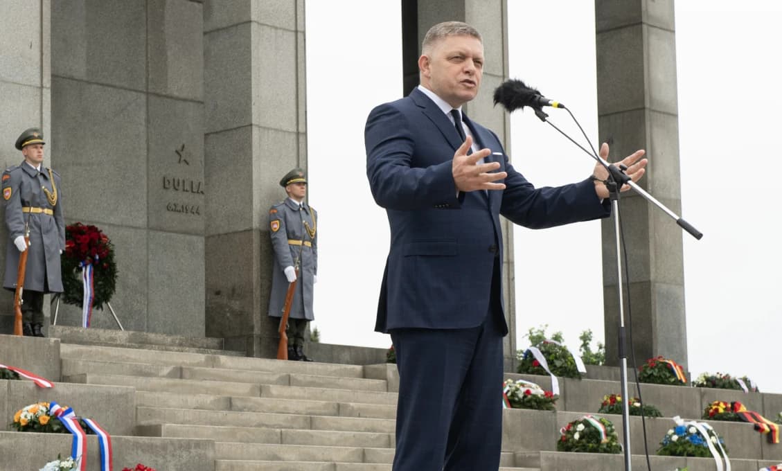 BRUTÁLNY PREJAV Fica na Slavíne: DARMO CHCETE PREKRÚTIŤ HISTÓRIU! Oslobodila nás Červená armáda (VIDEO)