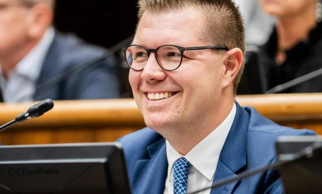SLNIEČKÁRI SA NAĎALEJ VYFARBUJÚ! Padlo ďalšie trestné oznámenie za vyhrážanie