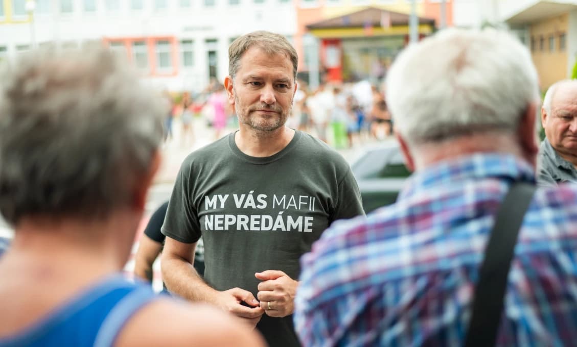 Na pripomenutie: Časozber karikatúr, záberov z protestov