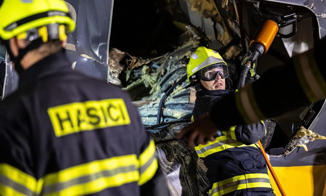 Fotografie z miesta tragickej nehody v Čechách! Sústrasť pozostalým vyjadril aj minister vnútra Šutaj Eštok