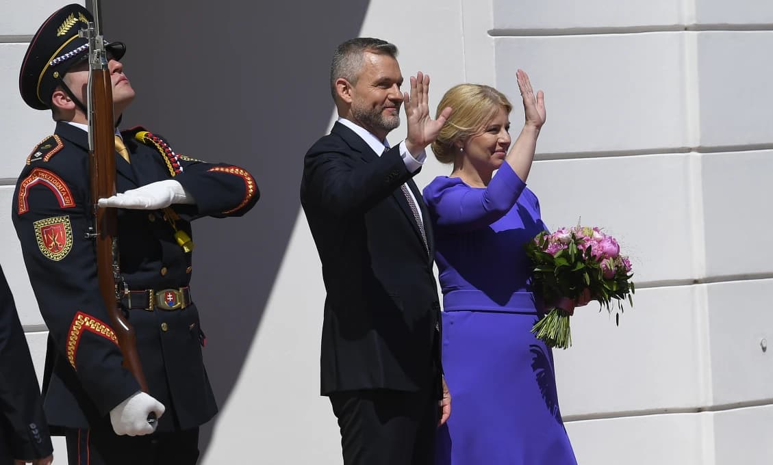 Čaputová symbolicky odovzdala Prezidentský palác Petrovi Pellegrinimu