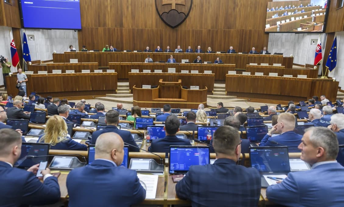 Poslanci začali rokovanie novelou zákona o mediálnych službách