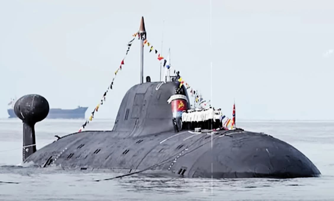 Rusi sa s jadrovou ponorkou vynorili par kilometrov od brehov USA