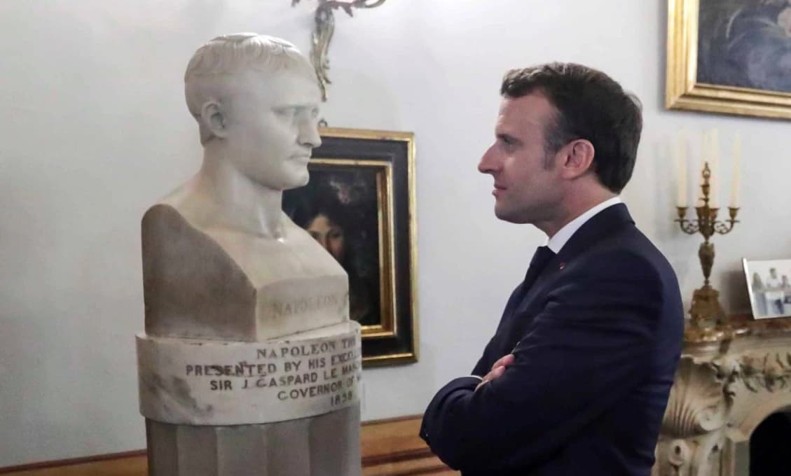 Macronov pád: Od "beznádejného optimistu" k izolácii?