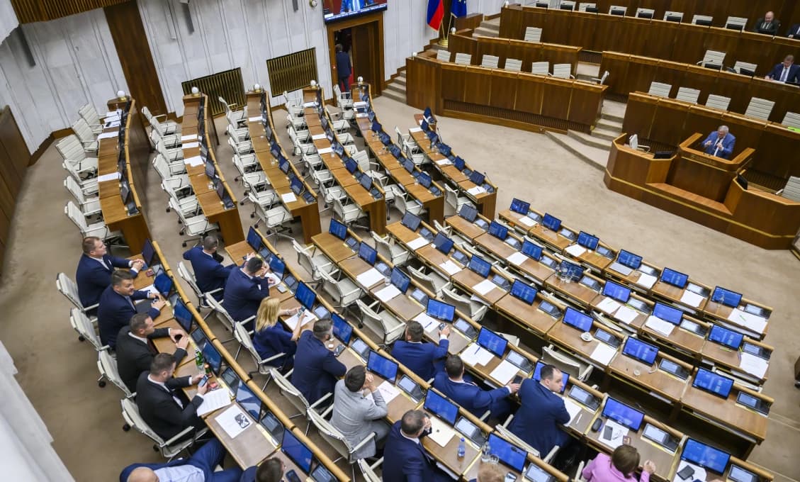 Začala sa mimoriadna schôdza k vládnej novele Trestného zákona