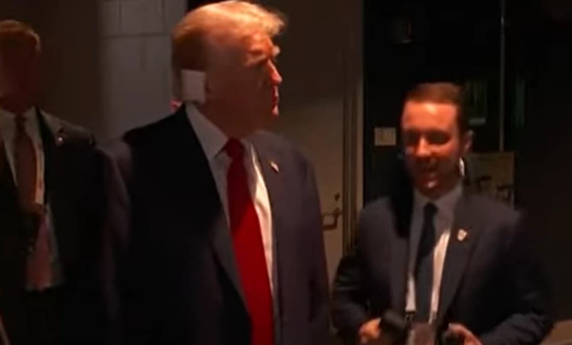 Zjavenie na zjazde republikánov: Trump sa vrátil ako ohnivý Fénix (VIDEO)