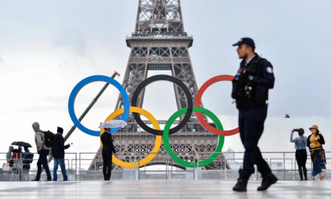 Paríž sa snaží, alebo potemkiniáda po francúzsky