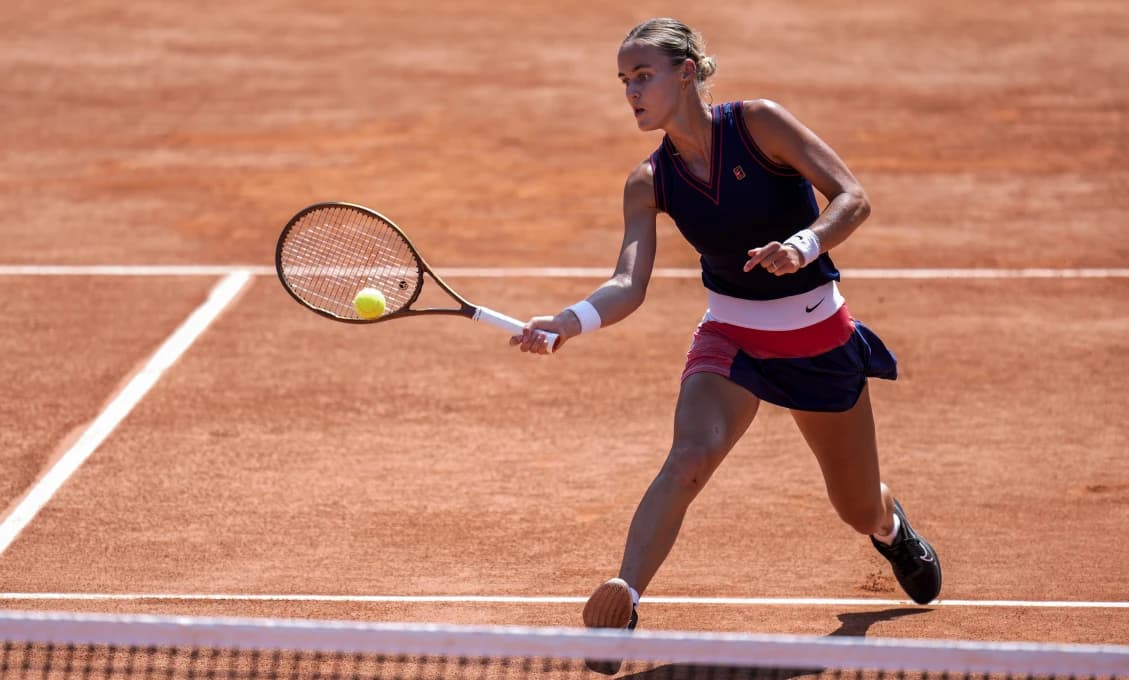 Wimbledonská šampiónka nemala šancu: Schmiedlová si v Paríži zahrá o medailu
