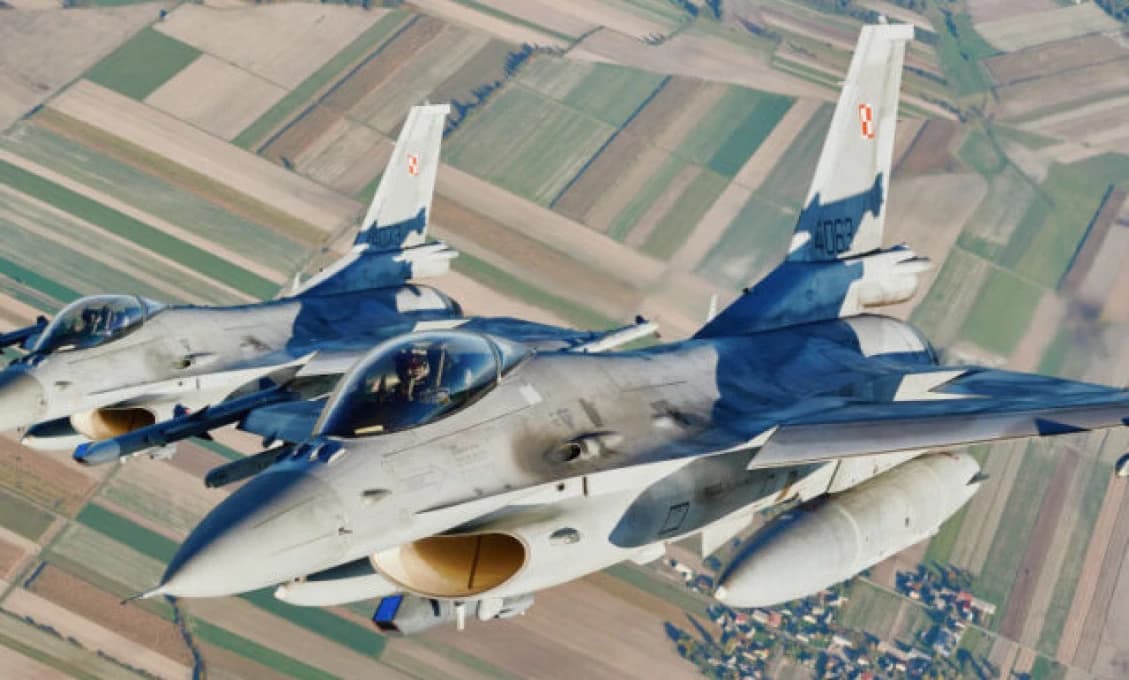 Stíhačka F-16 spozorovaná blízko našich hraníc!