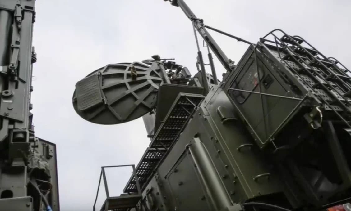 Rusi pomohli Iránu? Dali im rušičky? (VIDEO)