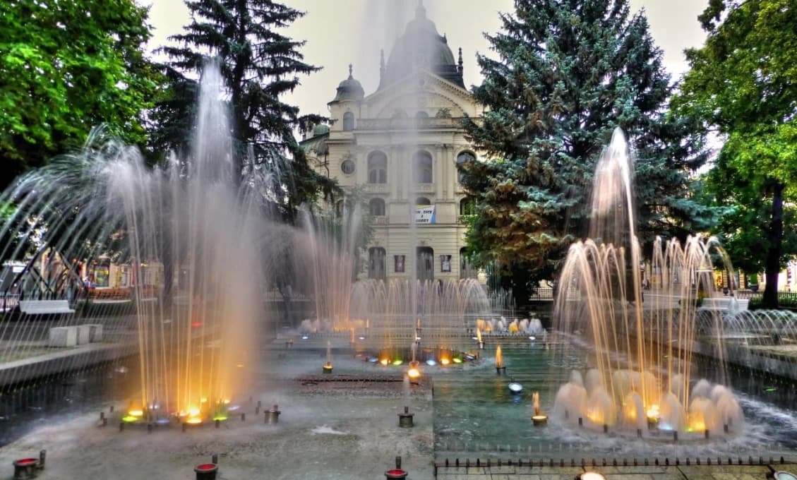 Pri výkopových prácach v Košiciach došlo k úniku plynu,ľudí evakuujú
