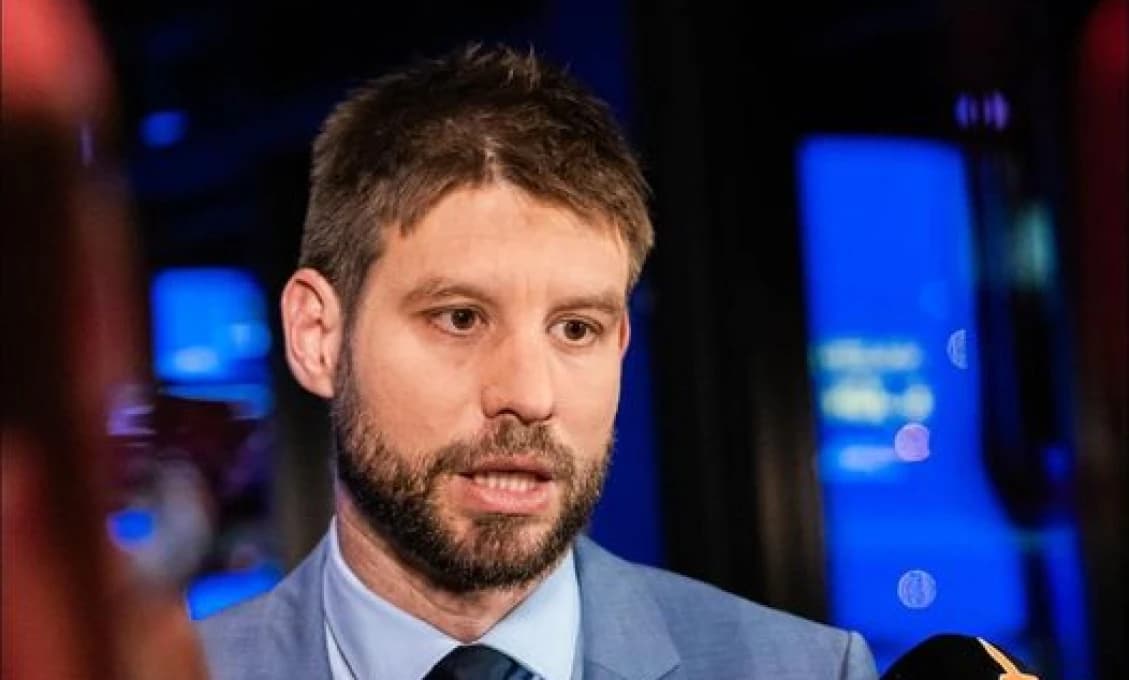 Česi píšu: Slovenská demokracia v ohrození? Šimčeka a neziskovky, inšpirácia pre šialencov