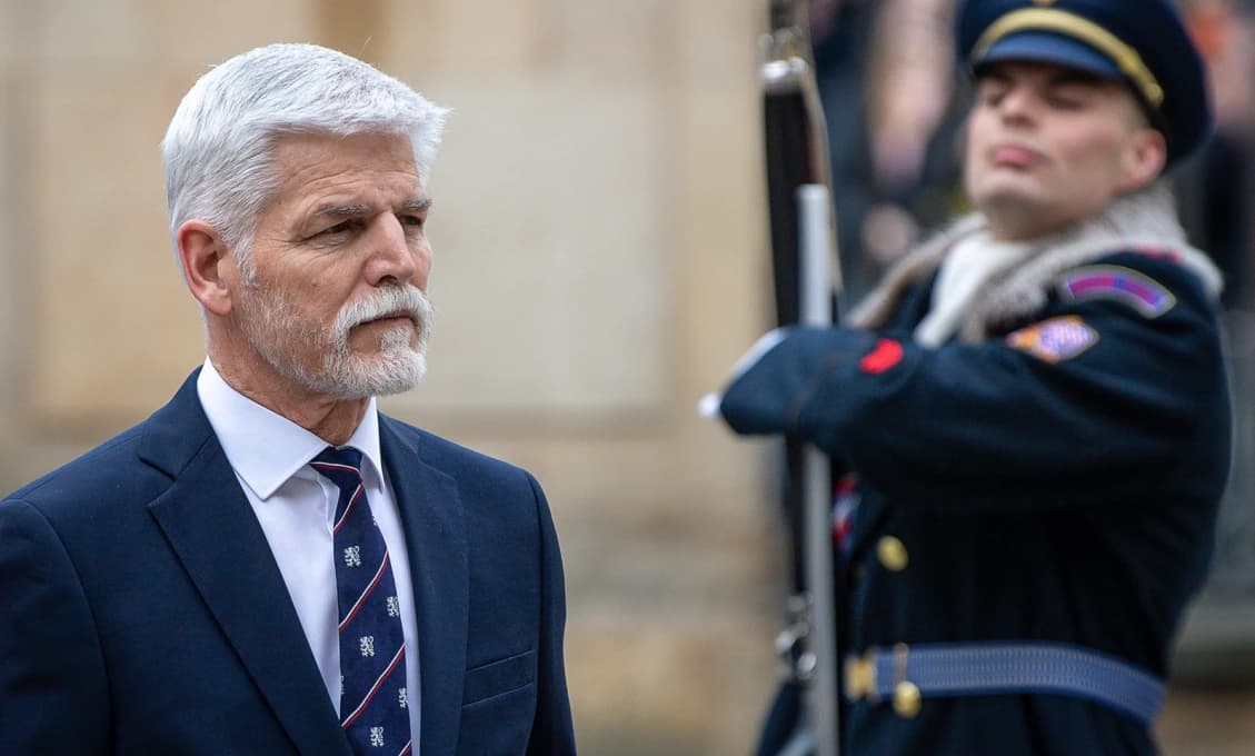 Rektálny alpinizmus prezidenta Pavla je povýšený na štátnu politiku