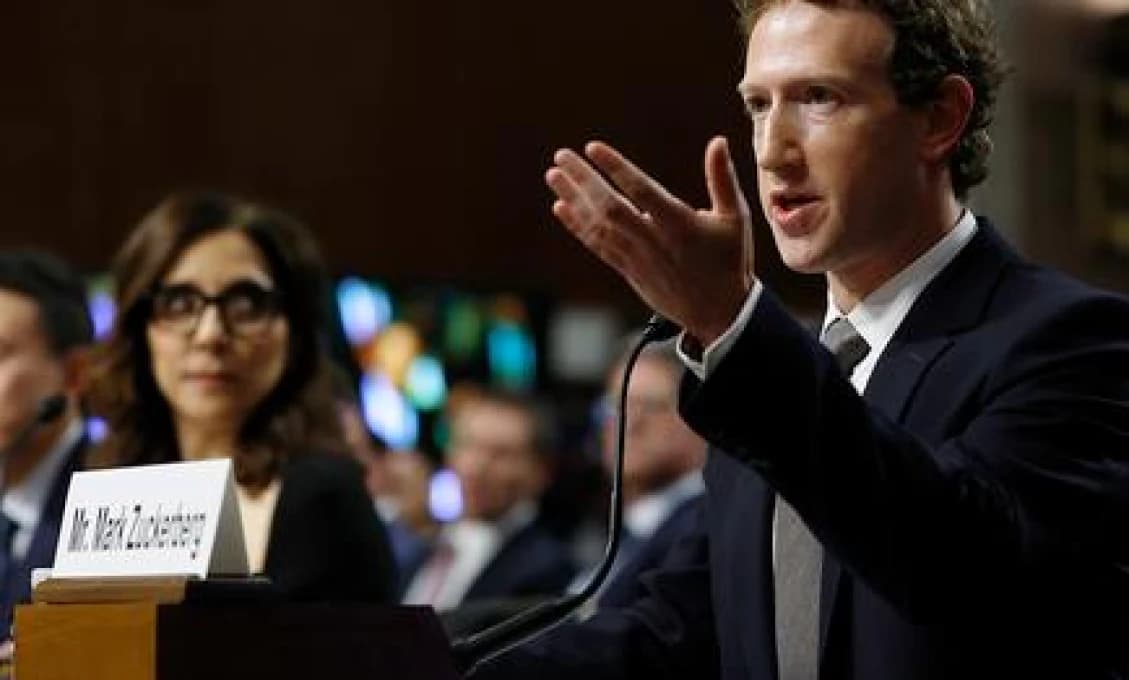 Šéf Facebooku PRIZNAL, že SLÚŽIL záujmom Bieleho domu!