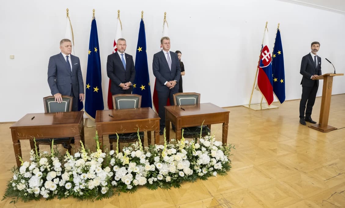 Najvyšší ústavní činitelia podpísali memorandum o zahraničnej politike