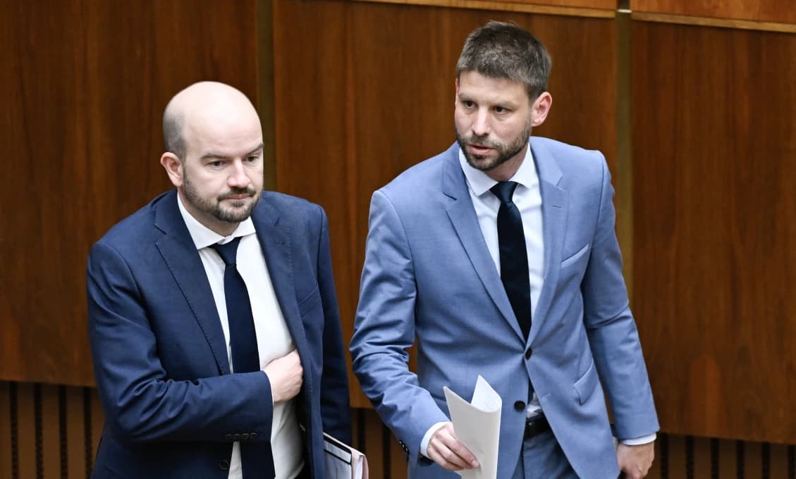 NAŽIVO: K odvolávaniu Šimečku sa prihlásilo 50 rečníkov