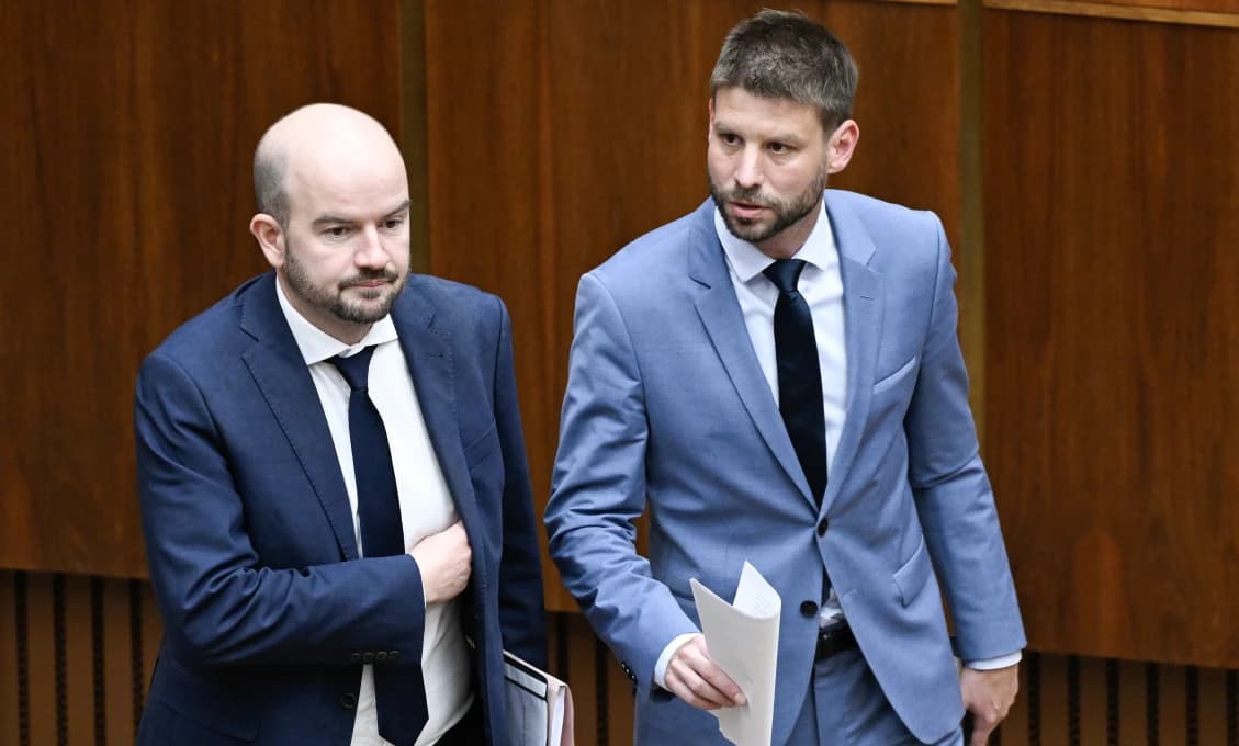 Hlas ľudu: Šimečka dostal sr.čk.