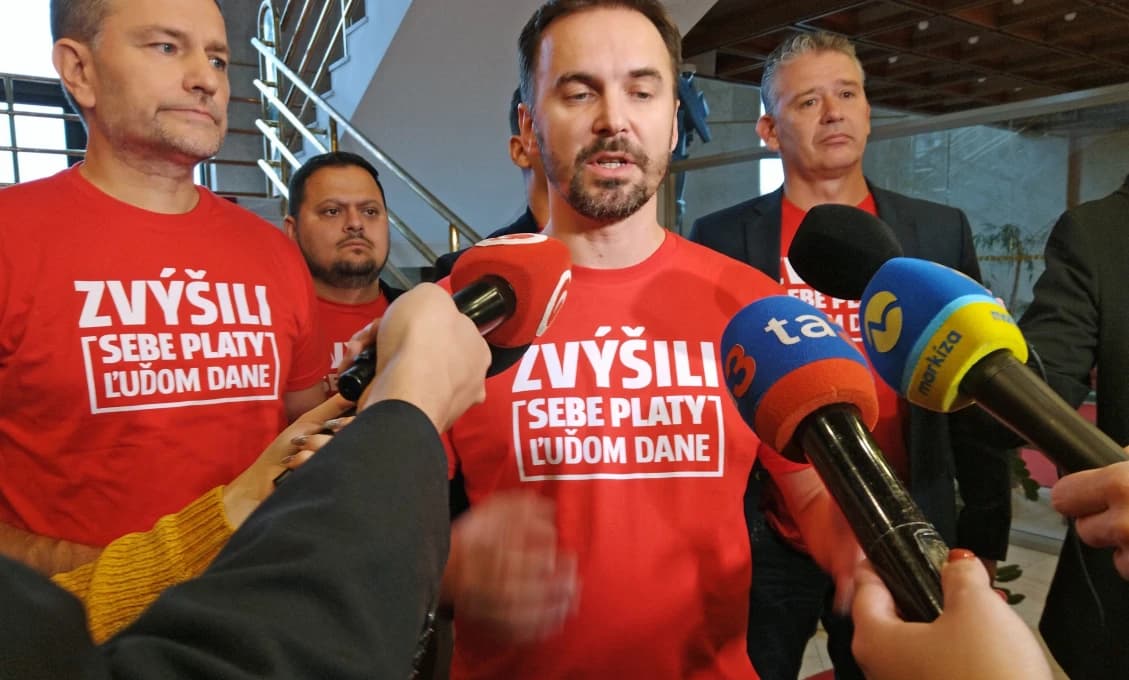 ŠKANDÁL V PARLAMENTE: Poslanca museli vyviesť zo sály!