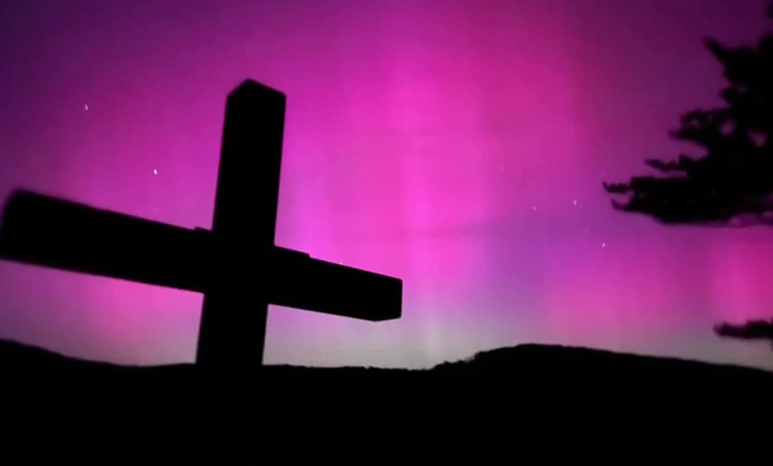 Nebeské divadlo na východe: Polárna žiara očarila Slovensko