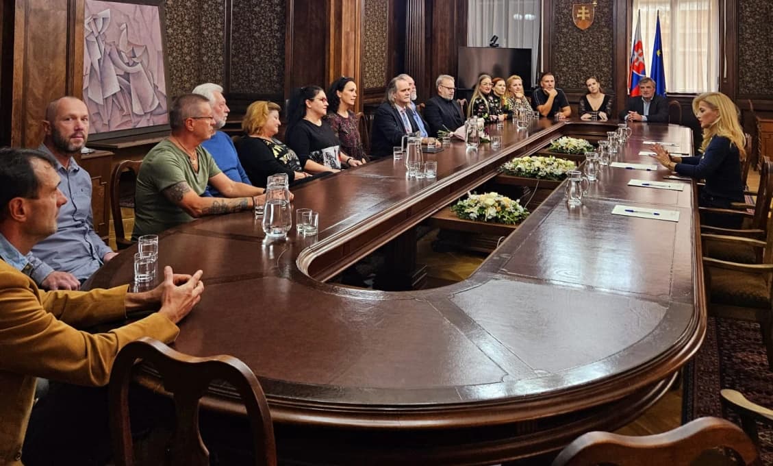 Umelci z Opery SND dnes prišli osobne na pôdu rezortu vyjadriť podporu krokom ministerstva kultúry
