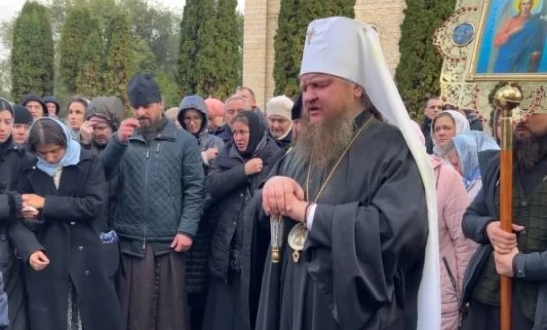 Zelenského zvery prepadávajú pravoslávne chrámy a dobíjajú duchovných