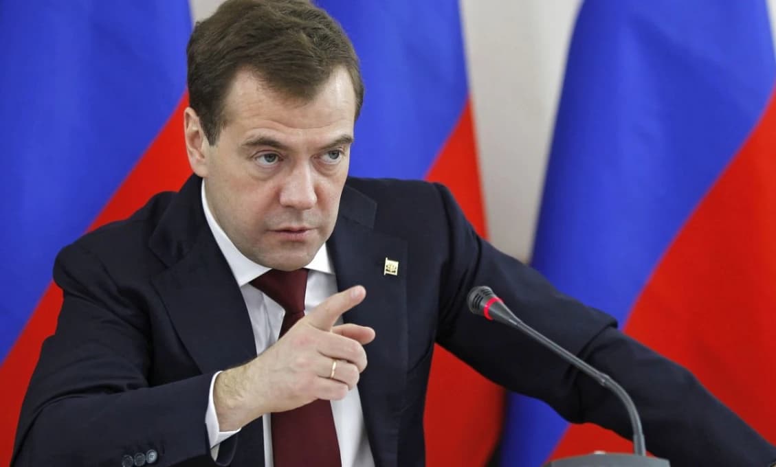 Medvedev: USA, že sa musia vzdať svojich ambícií ovládať celú planétu