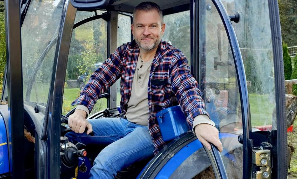 Keď prezident vymení palác za pole a limuzínu za traktor...