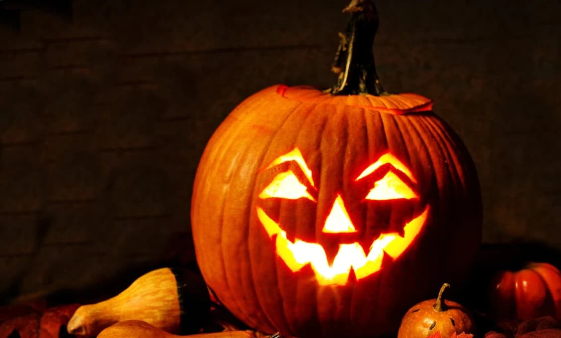 Halloween je oslava mágie, hrôzy a smrti. Exorcista katolíkom radí, aby znovuobjavili Sviatok všetkých svätých