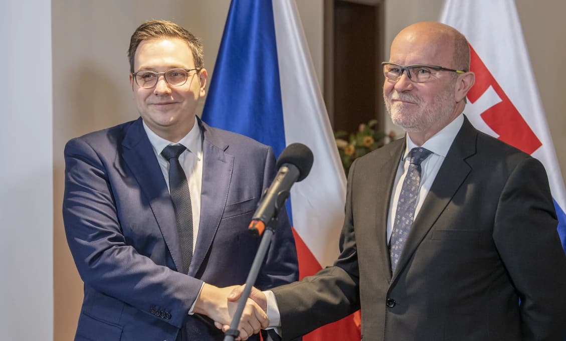 Česká žumpová diplomacia je odrazom krízy celej českej vlády…