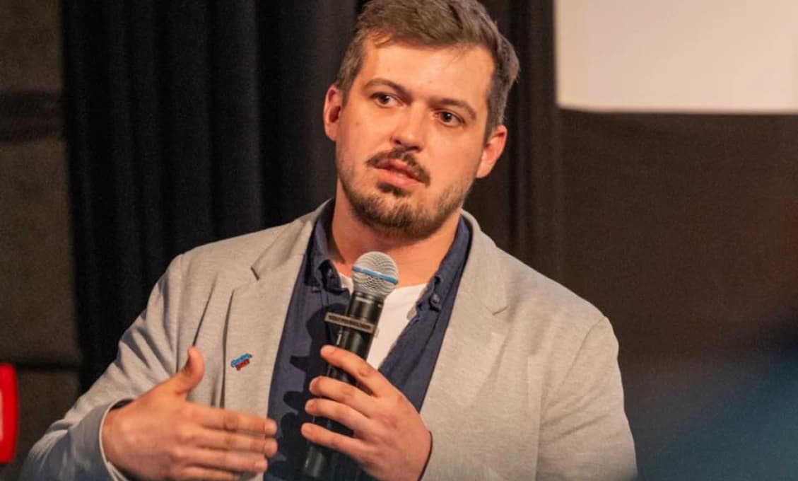 Vytiahnime si konečne hlavy z p. dele - zvolal český politik