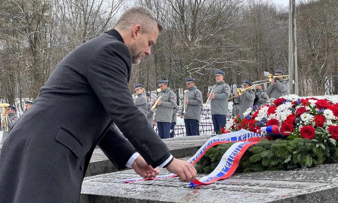 Prezident varoval pred návratom fašizmu počas spomienky v Tokajíku