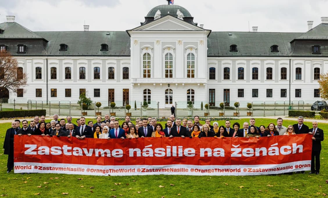 Prezidentská podpora pre týrané ženy: Palác DNES zažiari oranžovo