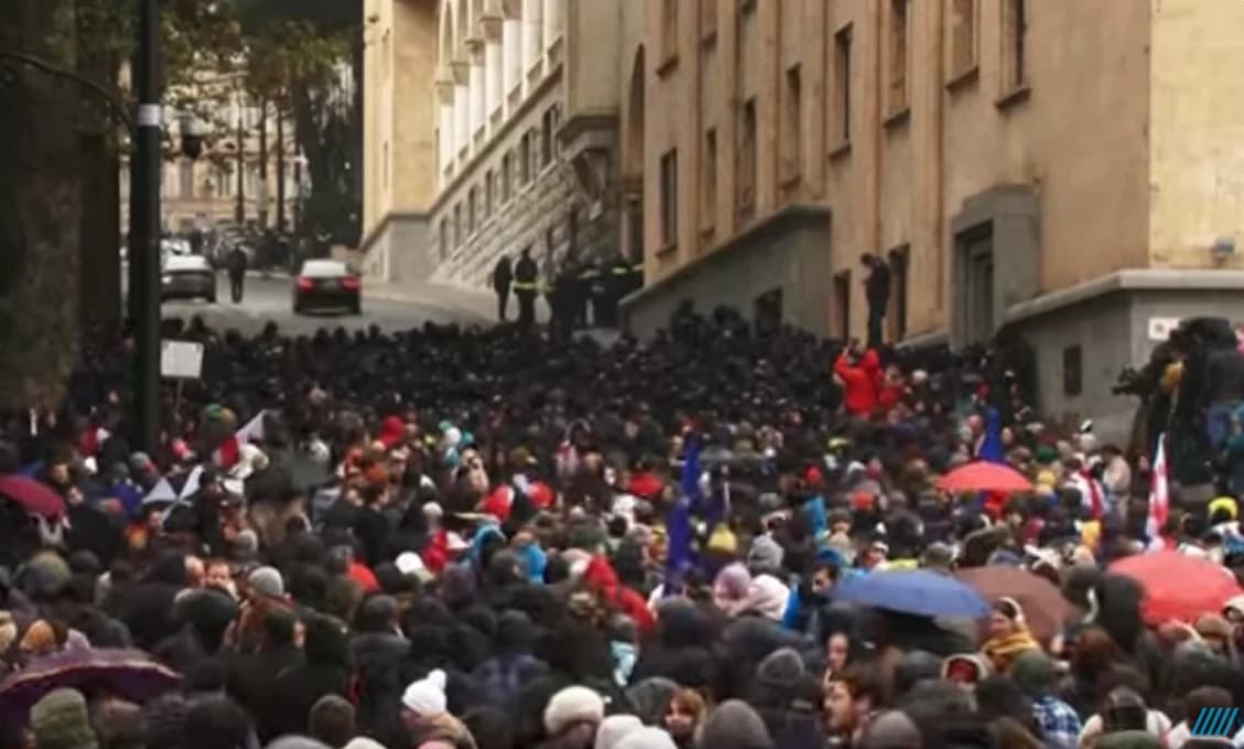 Pokus o prevrat v Gruzínsku pokračuje