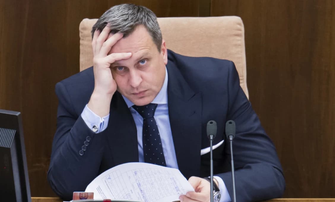 SNS nalieha na lídra Hlasu Eštoka: Voliči údajne chceli lepšie výsledky!