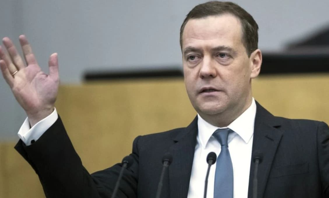 MEDVEDEV PREHOVORIL: Za TOTO ľudí v minulosti vešali...