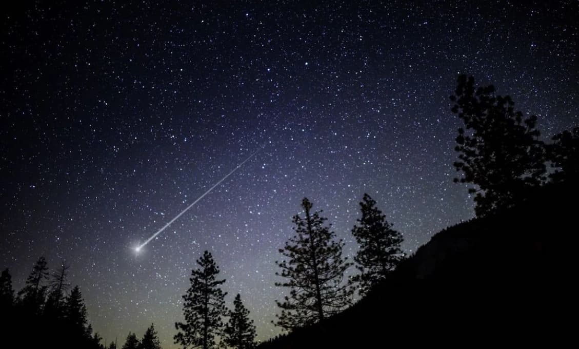 Pozrite, takto vyzeral pád asteroidu nad Ruskom, ľudia žasli