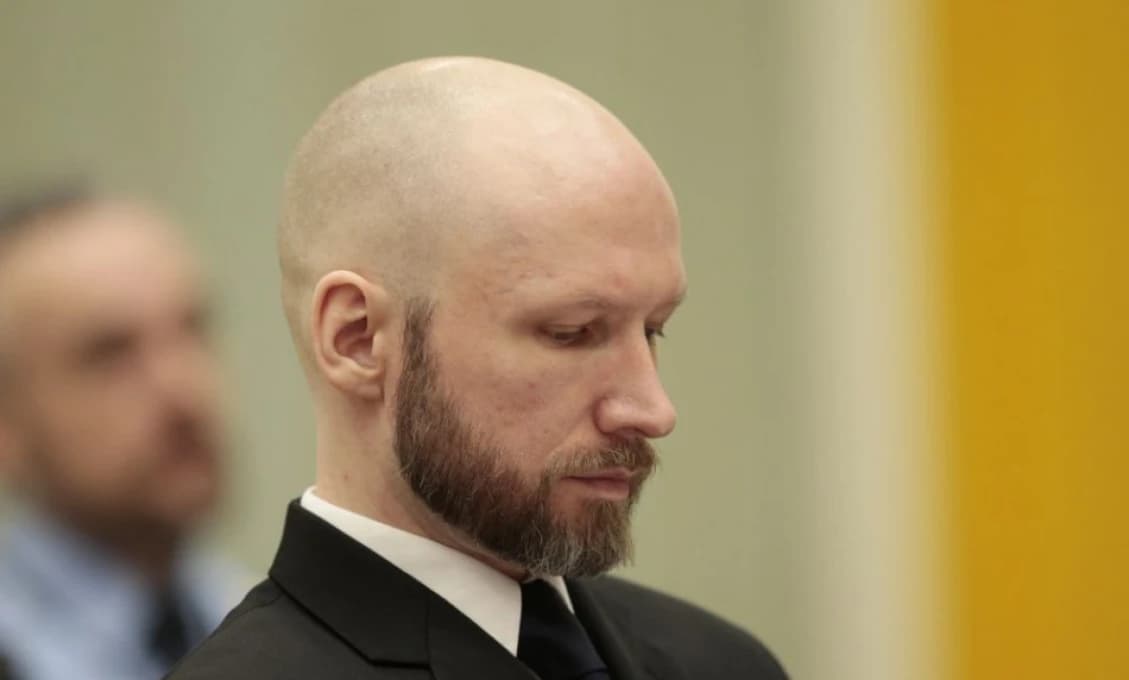 Nórsky masový vrah Breivik žiadal o predčasné prepustenie. Verdikt súdu?
