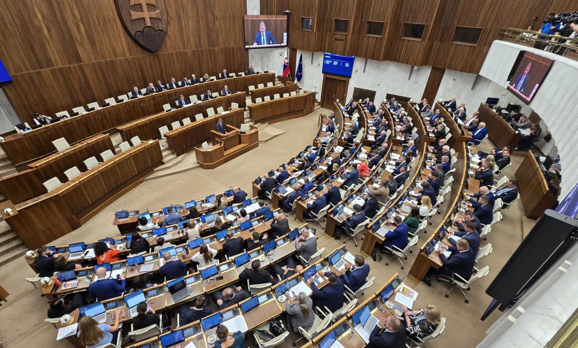 Opozícii sa opäť nepodarilo začať schôdzu o odvolávaní Šutaja Eštoka
