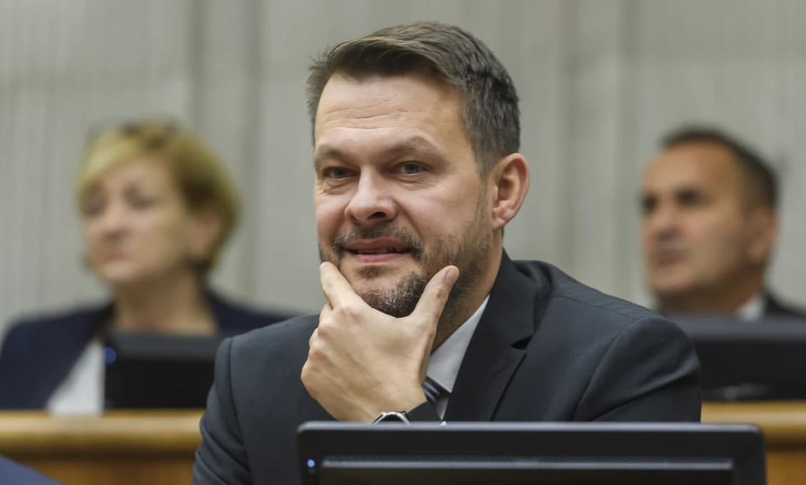 Migaľ čelí OBVINENIAM zo strany SNS, v HRE sú MILIÓNY pre šport (VIDEO)