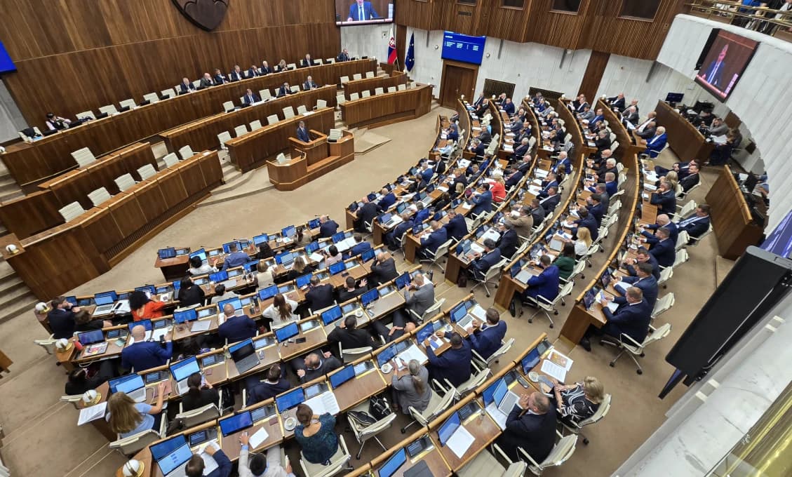 Poslanci NRSR prerokovali tieto návrhy. Prelomili tiež veto prezidenta