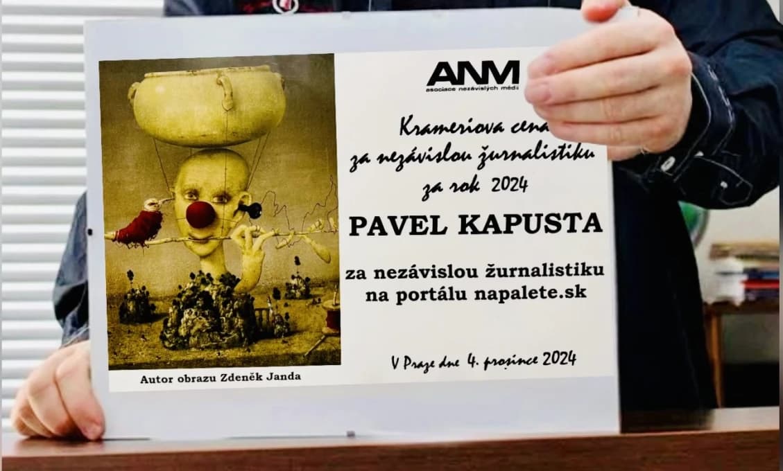 Pavel Kapusta si prevzal v Prahe českú Krameriovu cenu za nezávislú žurnalistiku