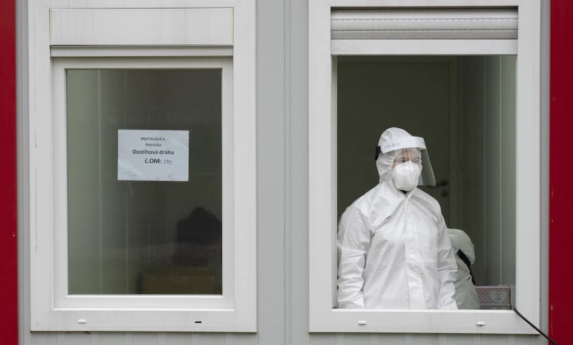 MOM-ky a testovanie vycicali zo zdravotníctva viac ako 670 miliónov eur, podľa NKÚ pochybne